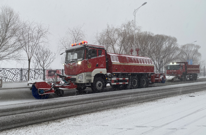MK体育環(huán)境除冰雪裝備全力投入破冰作業(yè)，助力北京道路交通安全