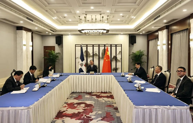 MK体育環(huán)境“助力”多米尼加清運(yùn)垃圾，毛偉明省長(zhǎng)出席線上交接儀式